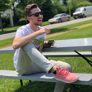 Meet your Posher, Logan